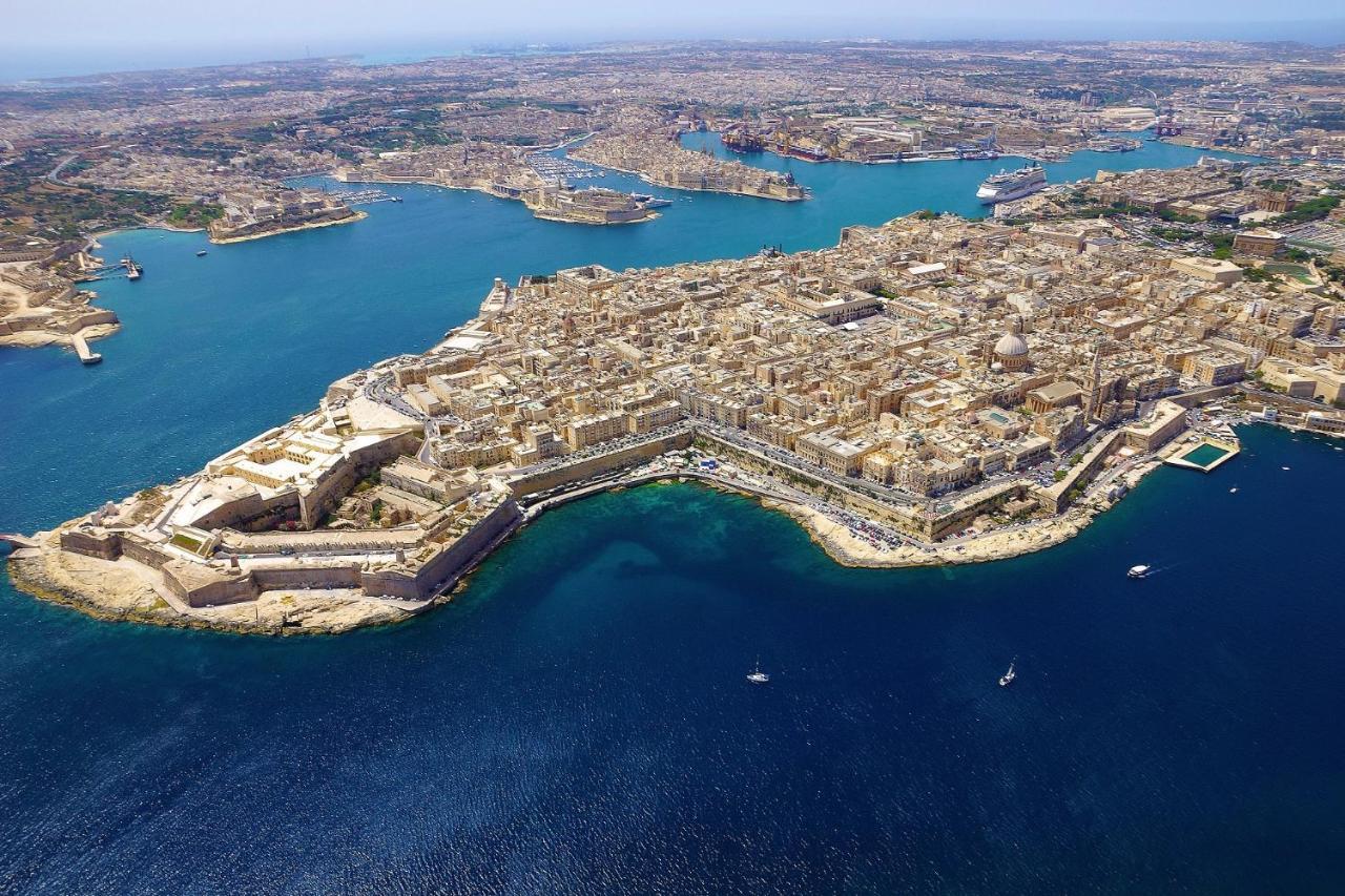 Harbour Lights Seafront 2 Bedroom Apartments With Panoramic Sea Views - By Getawaysmalta セント・ポールズ・ベイ エクステリア 写真