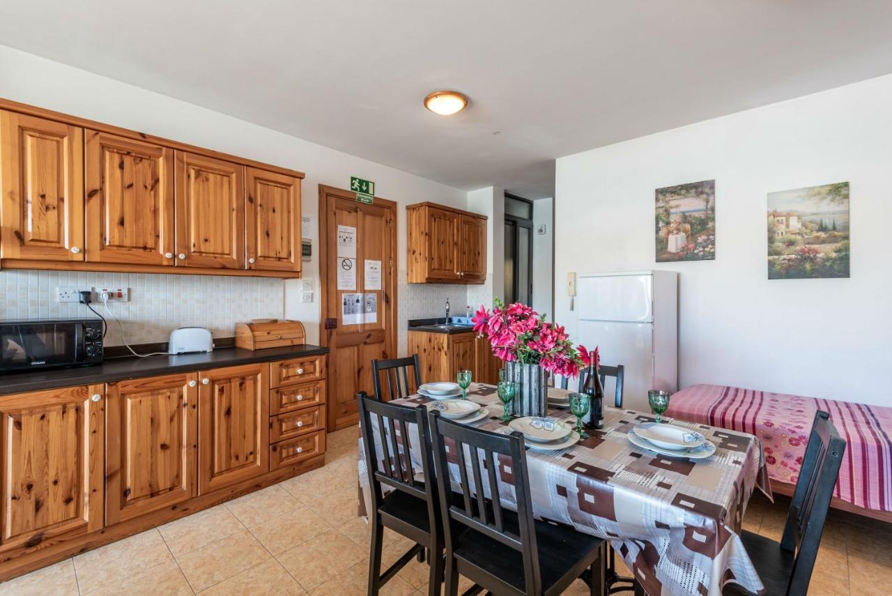 Harbour Lights Seafront 2 Bedroom Apartments With Panoramic Sea Views - By Getawaysmalta セント・ポールズ・ベイ エクステリア 写真