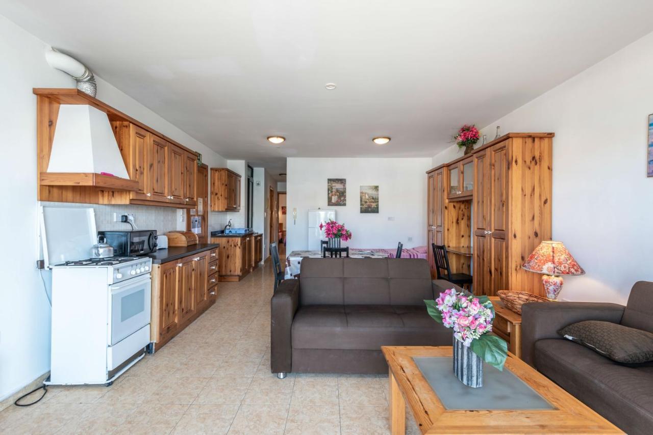 Harbour Lights Seafront 2 Bedroom Apartments With Panoramic Sea Views - By Getawaysmalta セント・ポールズ・ベイ エクステリア 写真